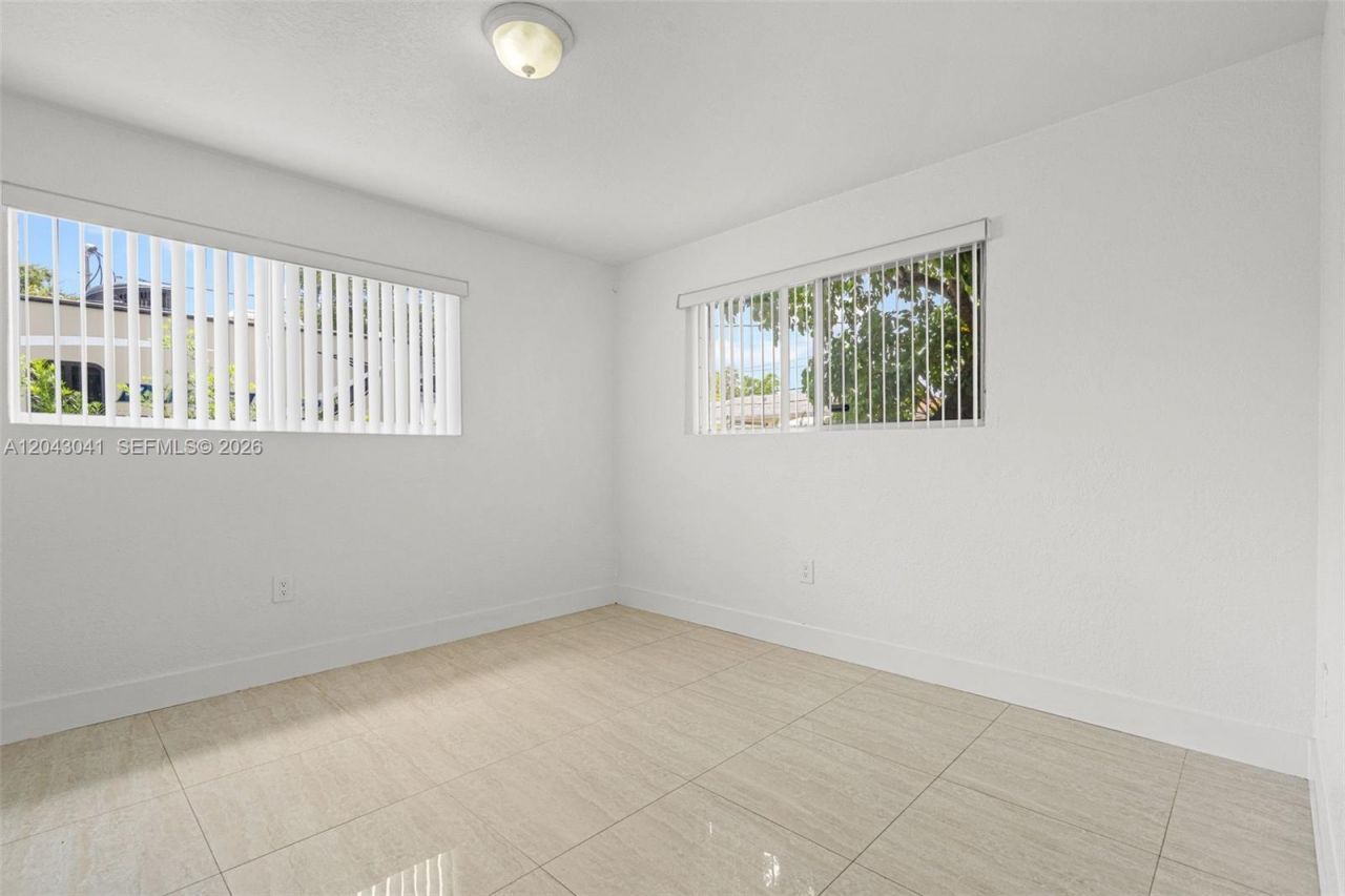 270 NW 51st Ave, Miami, FL 33126 Photo
