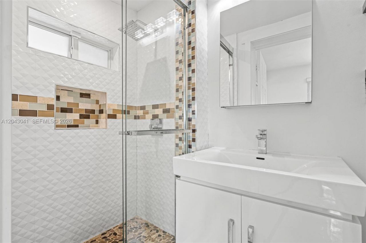 270 NW 51st Ave, Miami, FL 33126 Photo