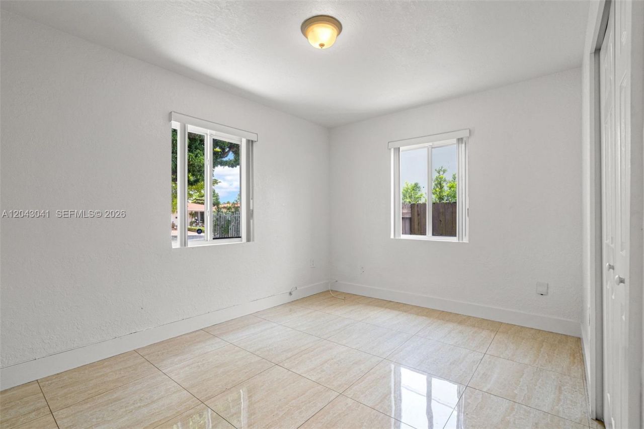 270 NW 51st Ave, Miami, FL 33126 Photo