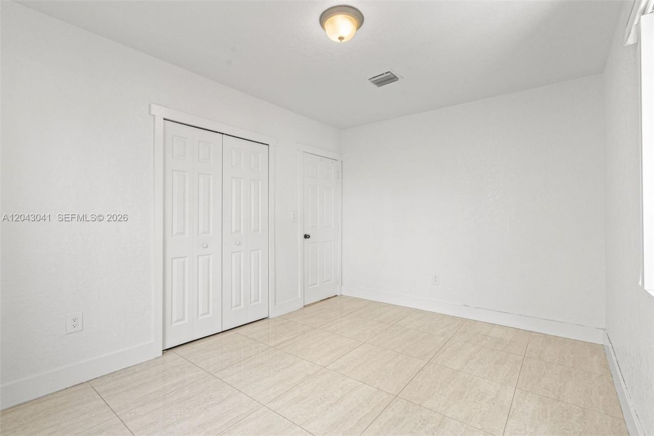 270 NW 51st Ave, Miami, FL 33126 Photo