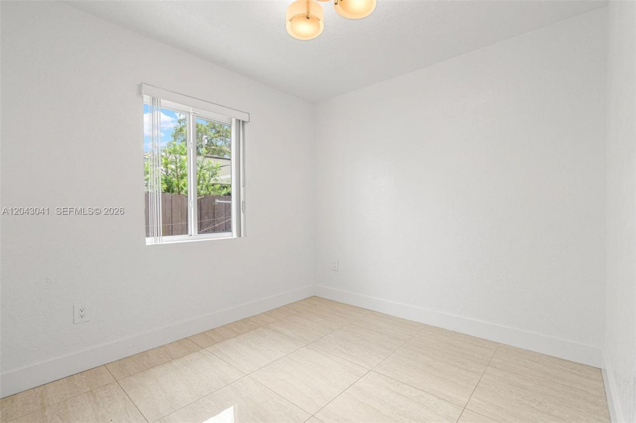 270 NW 51st Ave, Miami, FL 33126 Photo