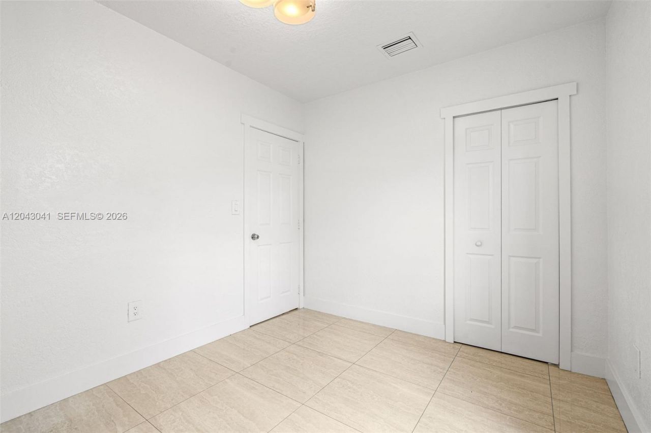 270 NW 51st Ave, Miami, FL 33126 Photo