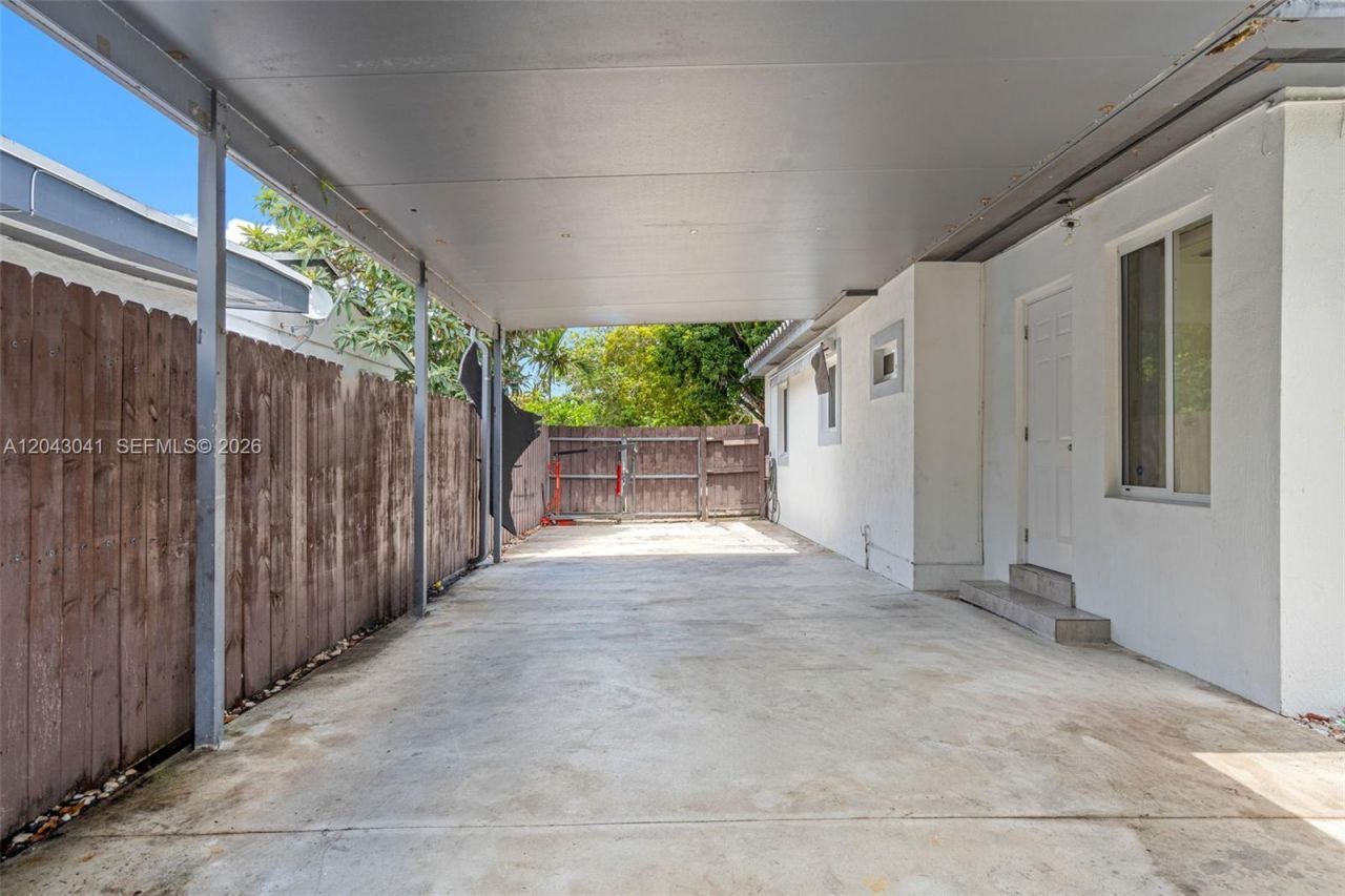 270 NW 51st Ave, Miami, FL 33126 Photo