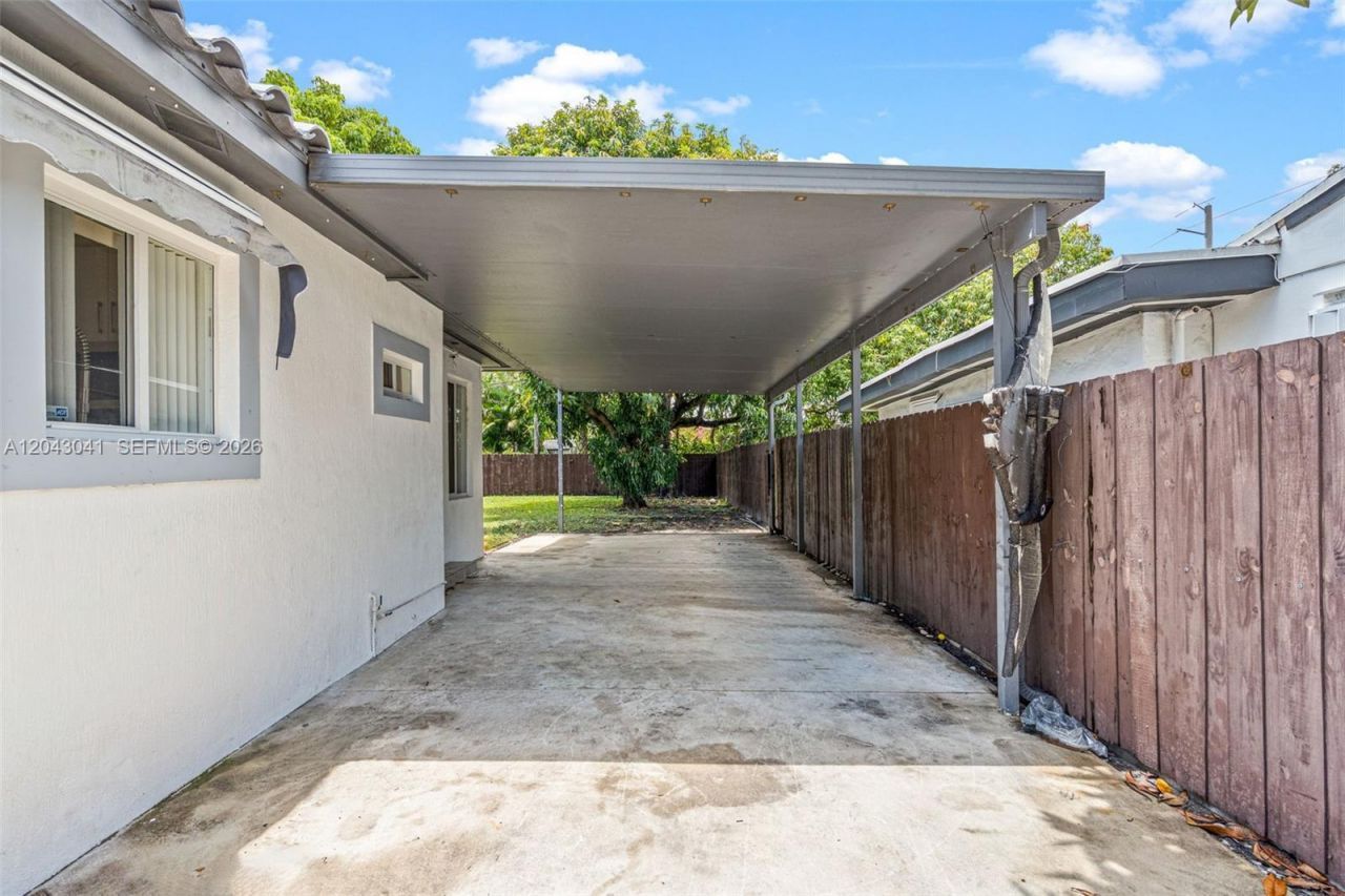 270 NW 51st Ave, Miami, FL 33126 Photo