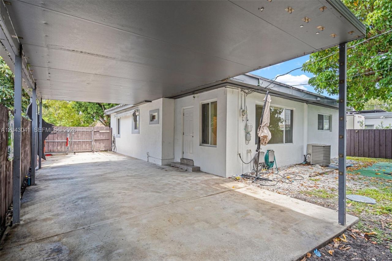 270 NW 51st Ave, Miami, FL 33126 Photo