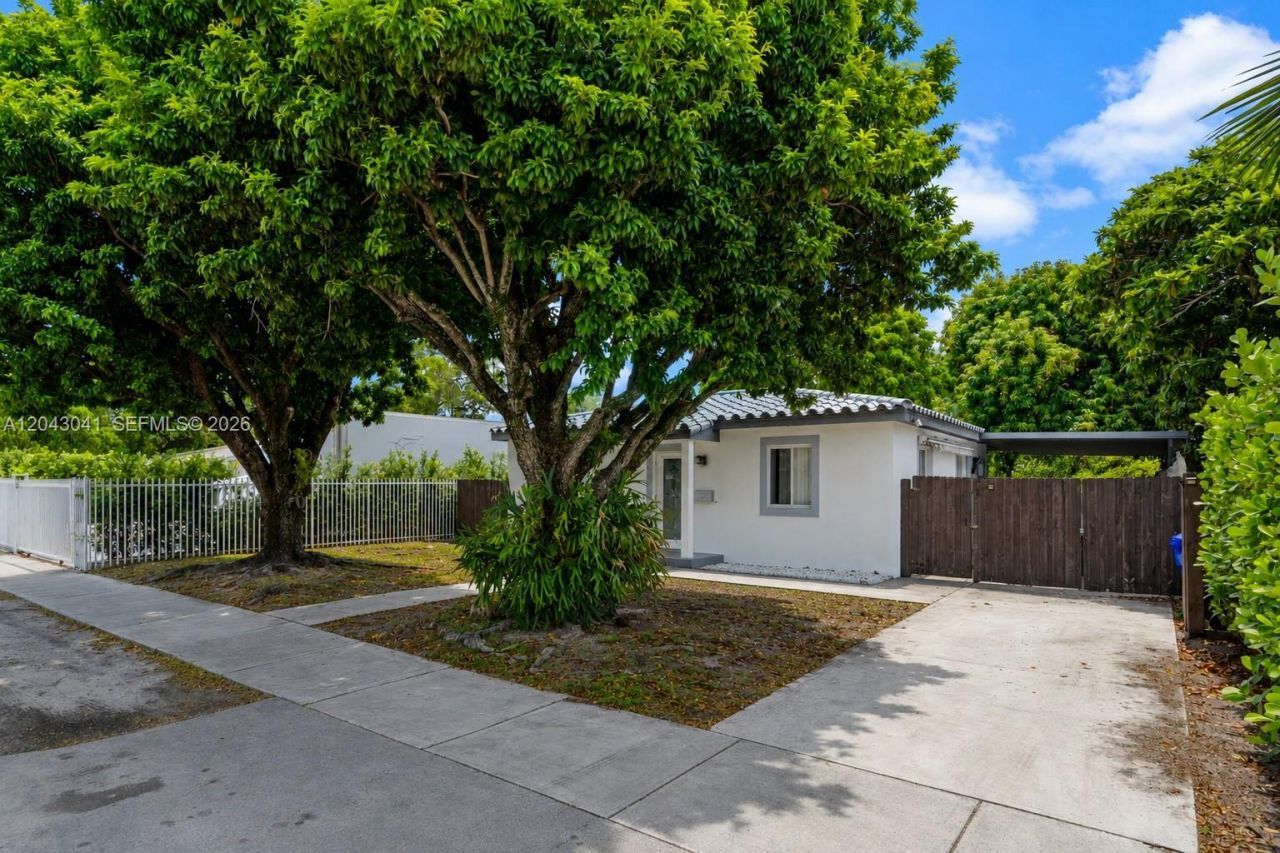 270 NW 51st Ave, Miami, FL 33126 Photo