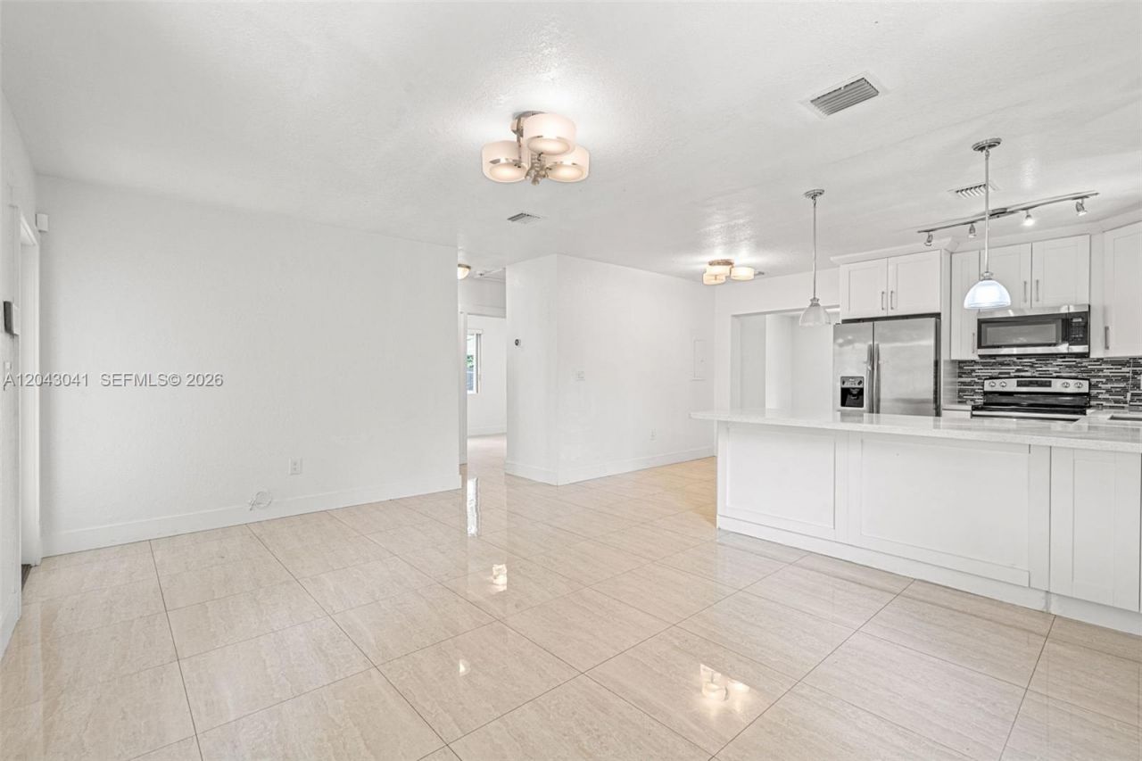 270 NW 51st Ave, Miami, FL 33126 Photo