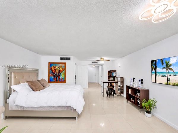 250 174th St , Unit 810, Sunny Isles Beach, FL 33160