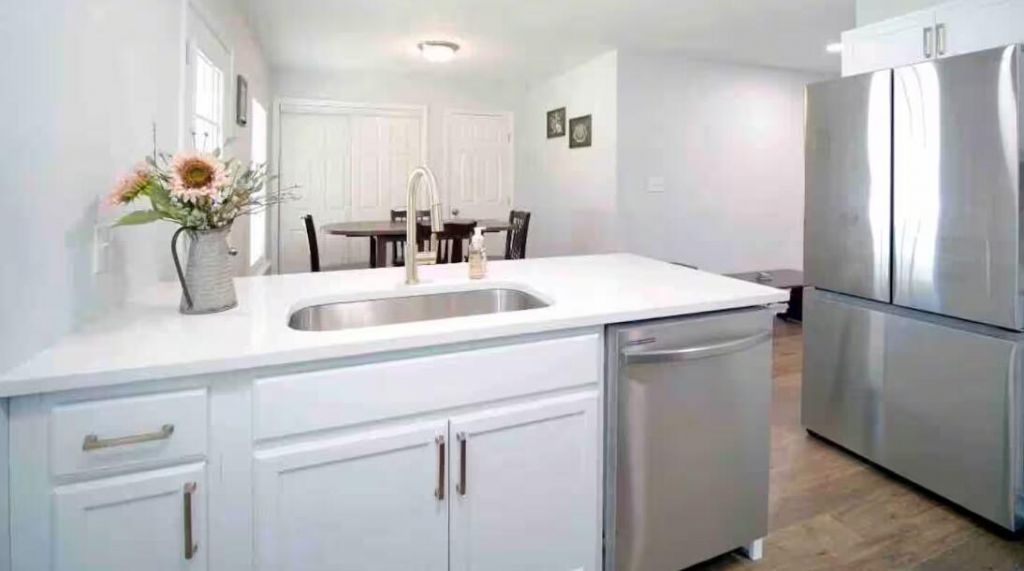 5817 Chaucer Drive Photo 10