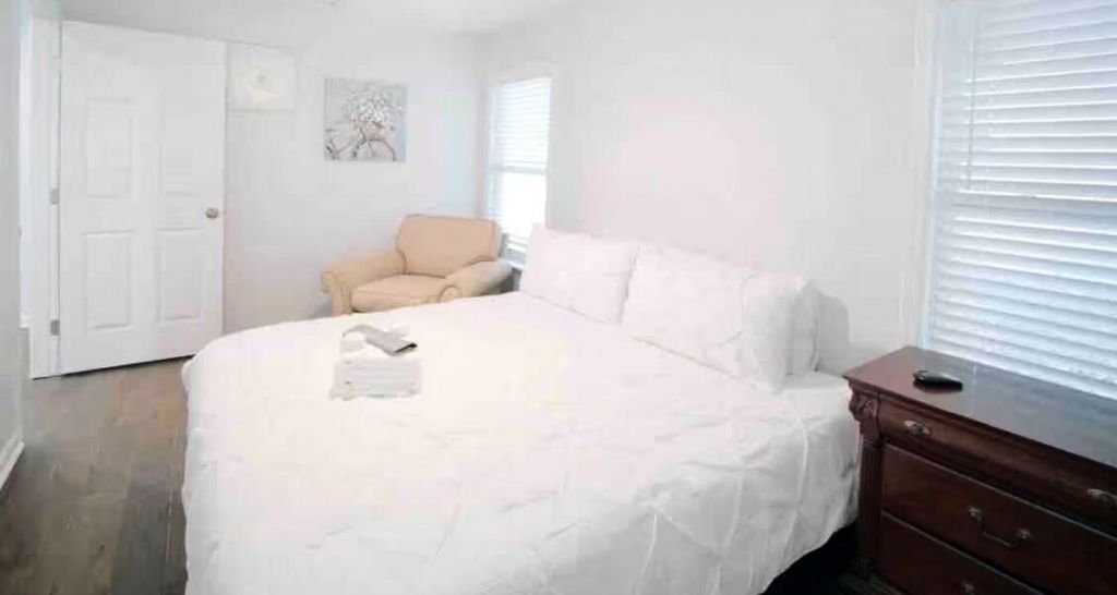 5817 Chaucer Drive Photo 18