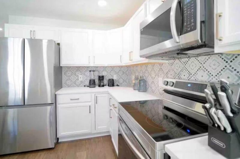 5817 Chaucer Drive Photo 8