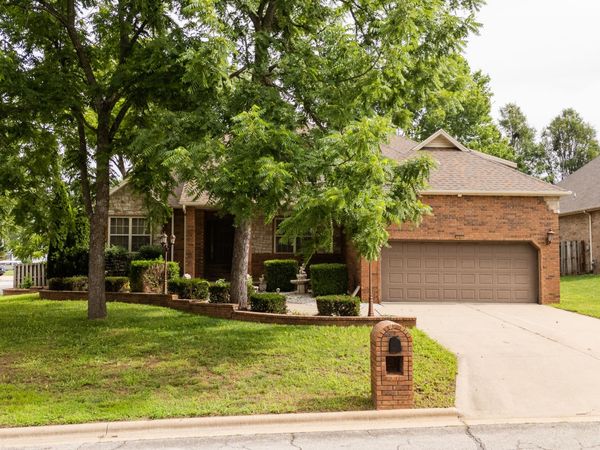 2229 E Kentwood Street , Republic, MO 65738