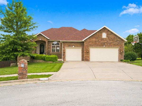 2418 W Crestwood Street , Ozark, MO 65721