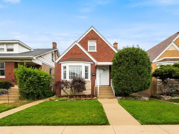 4914 W Warwick Avenue , Chicago, IL 60641