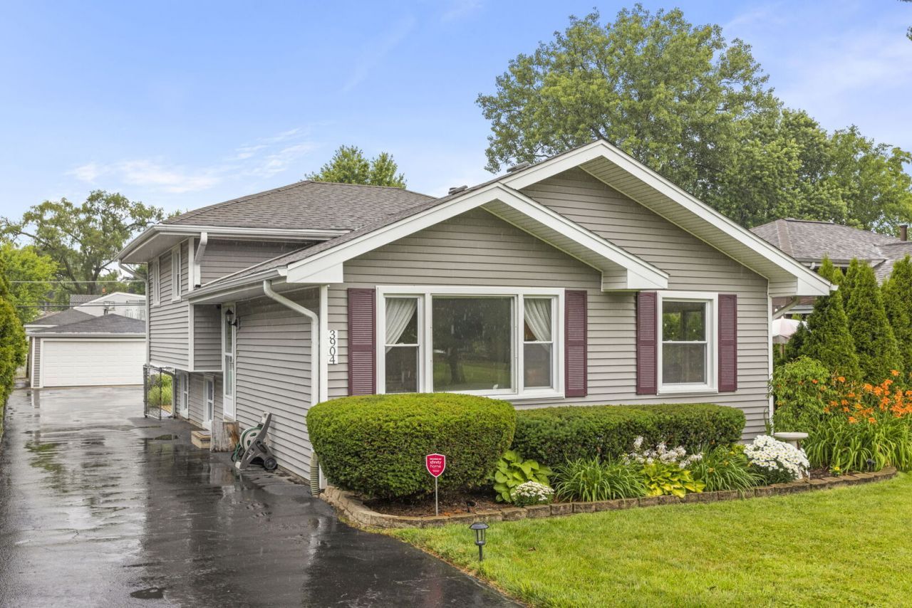 3904 N Adams Street, Westmont, IL 60559 Main Photo