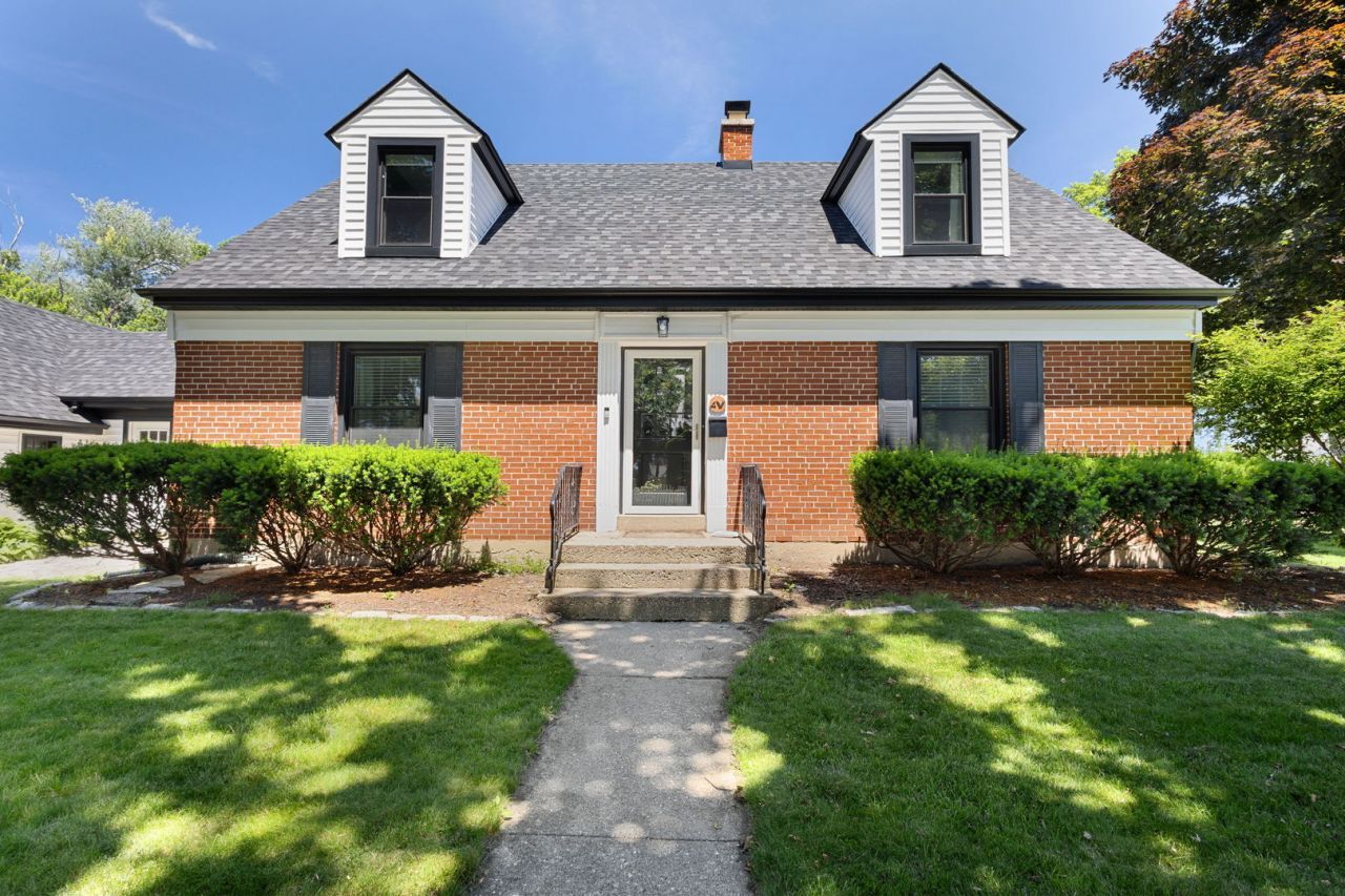 4 W Monroe Street, Villa Park, IL 60181 Main Photo