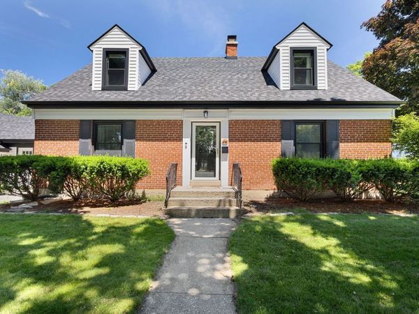4 W Monroe Street , Villa Park, IL 60181