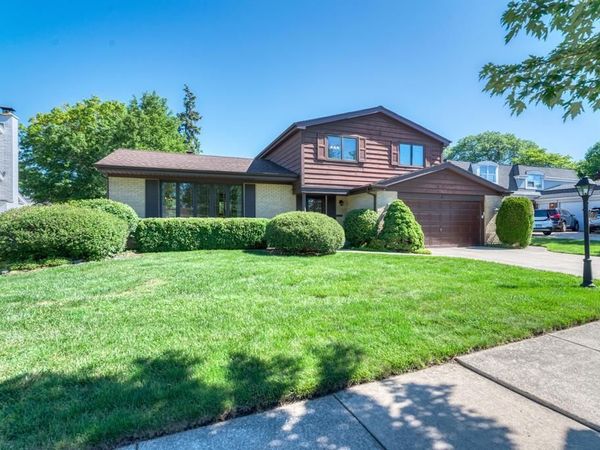 910 W White Oak Street , Arlington Heights, IL 60005