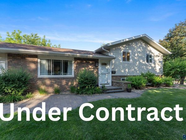 804 N Maplewood Dr, Madison, SD 57042