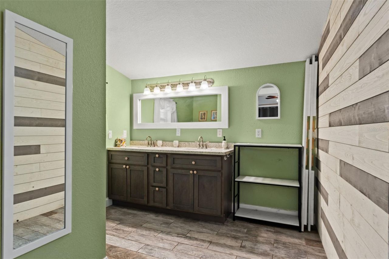 7876 Ridge Road , Weeki Wachee, FL 34613 Photo