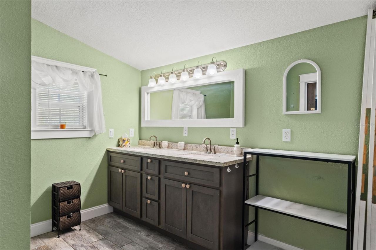 7876 Ridge Road , Weeki Wachee, FL 34613 Photo