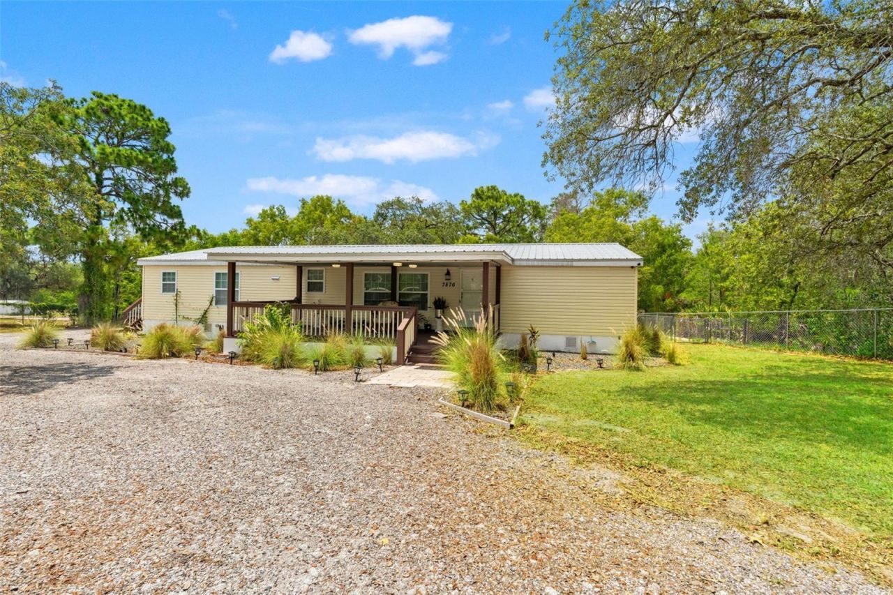 7876 Ridge Road , Weeki Wachee, FL 34613 Photo