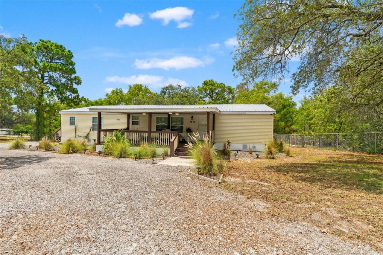 7876 Ridge Road , Weeki Wachee, FL 34613 Photo