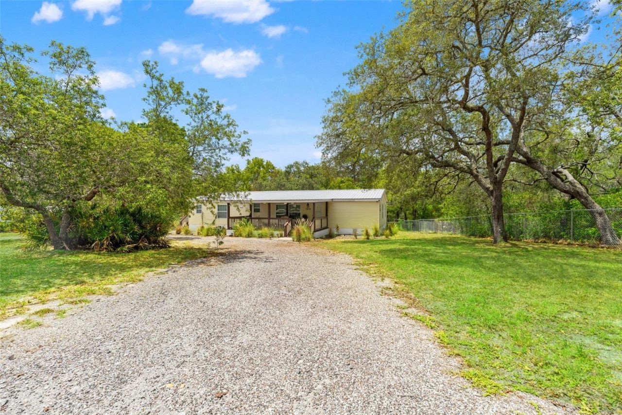 7876 Ridge Road , Weeki Wachee, FL 34613 Photo
