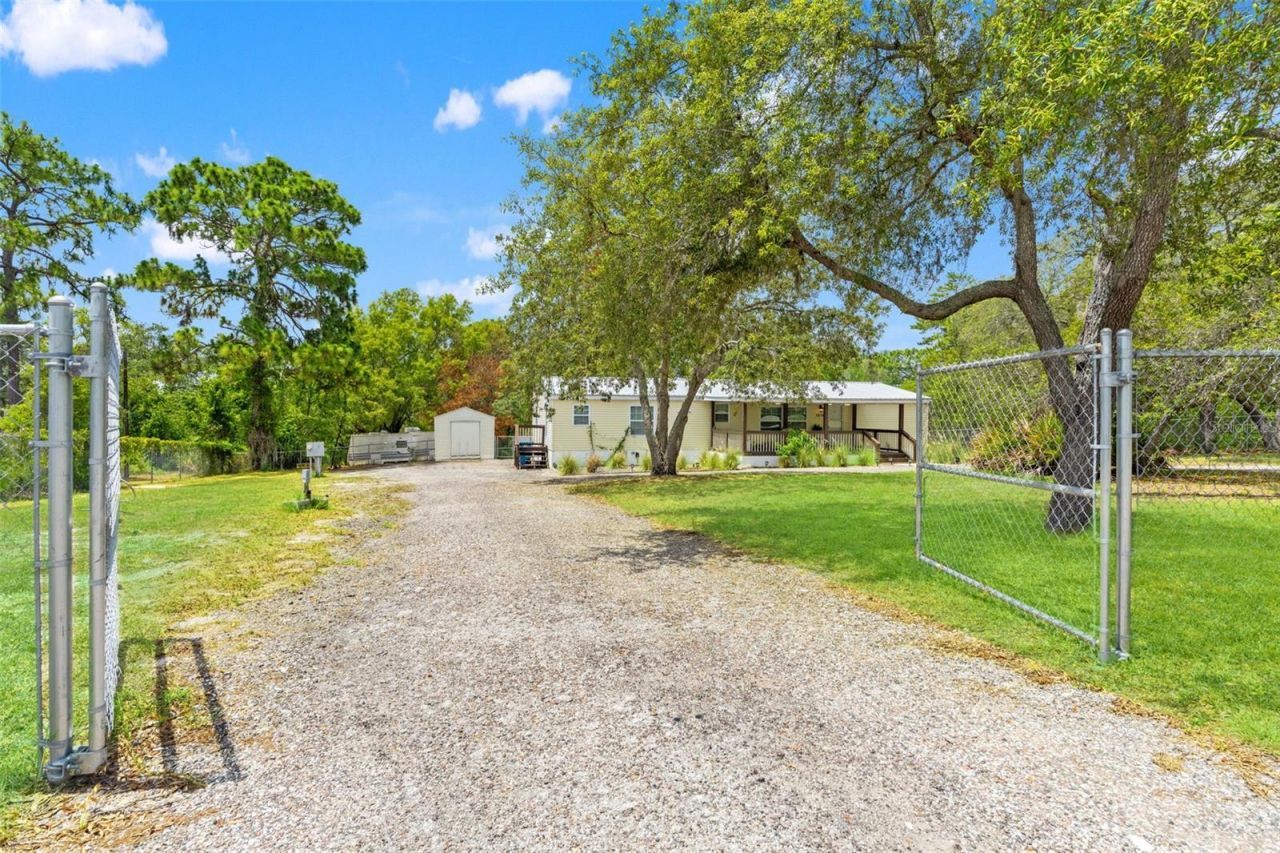 7876 Ridge Road , Weeki Wachee, FL 34613 Photo