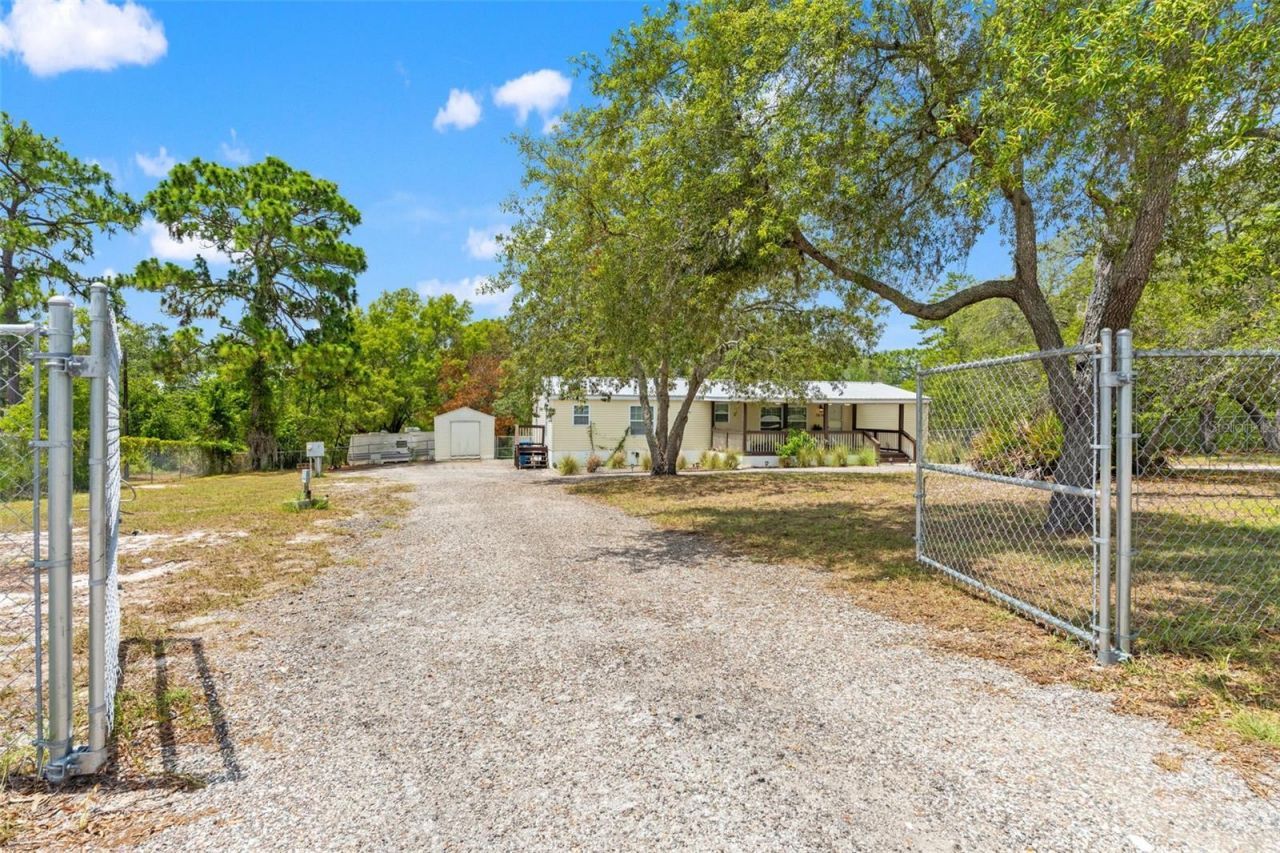 7876 Ridge Road , Weeki Wachee, FL 34613 Photo
