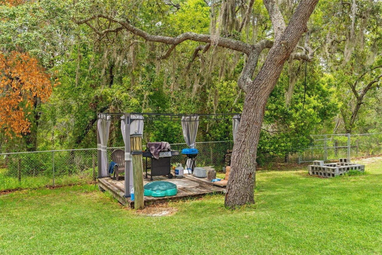 7876 Ridge Road , Weeki Wachee, FL 34613 Photo