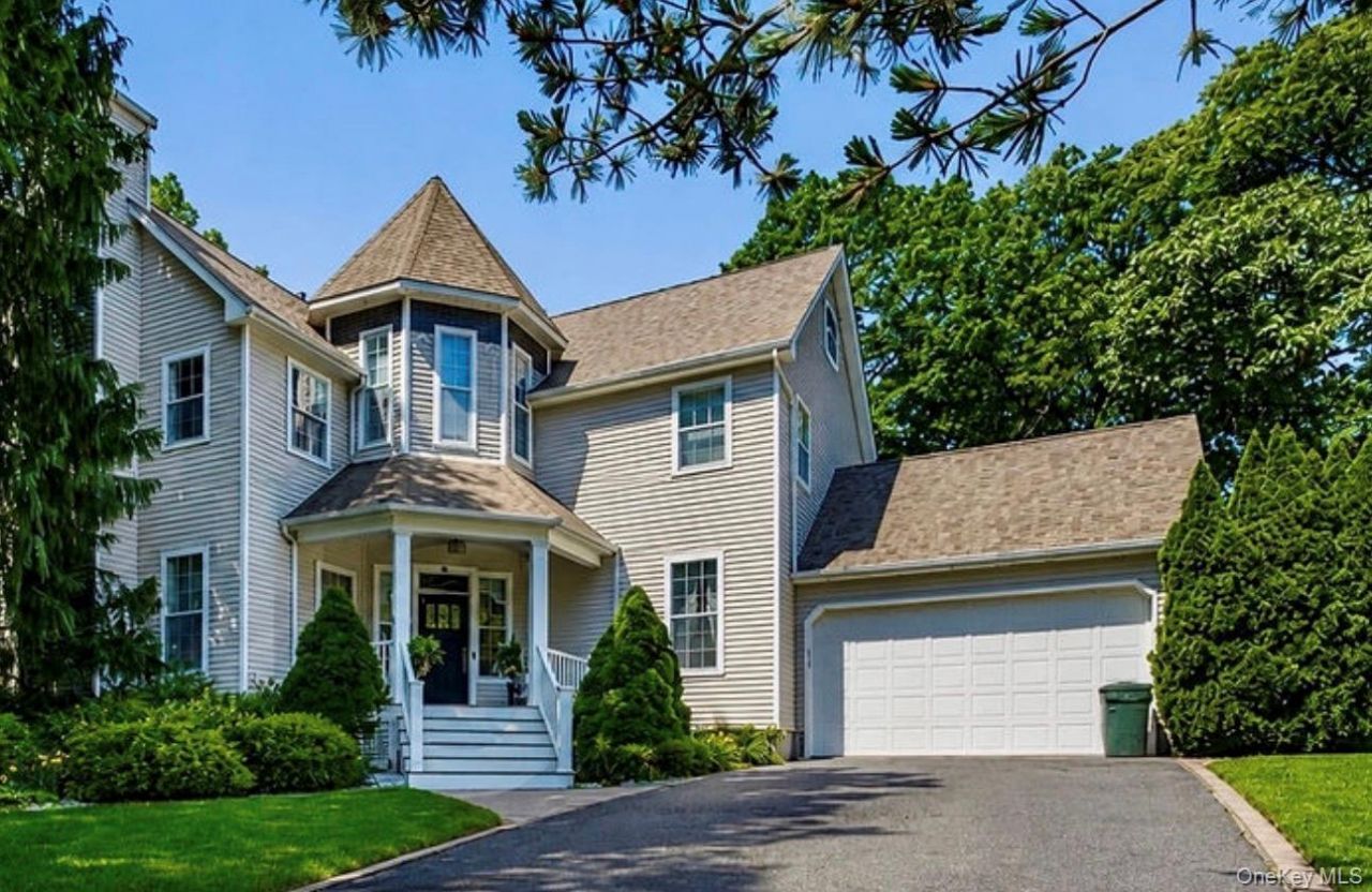 10 Chapel Hill Road, Lake Grove, NY 11755 Main Photo