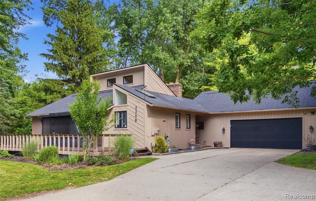 2258 S Long Lake Road, Fenton, MI 48430 Main Photo