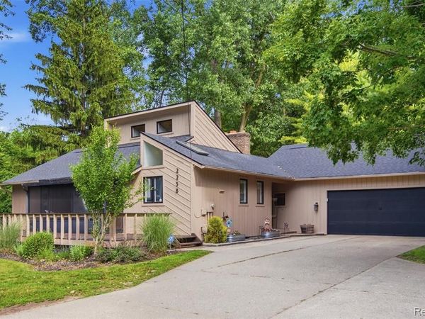 2258 S Long Lake Road, Fenton, MI 48430