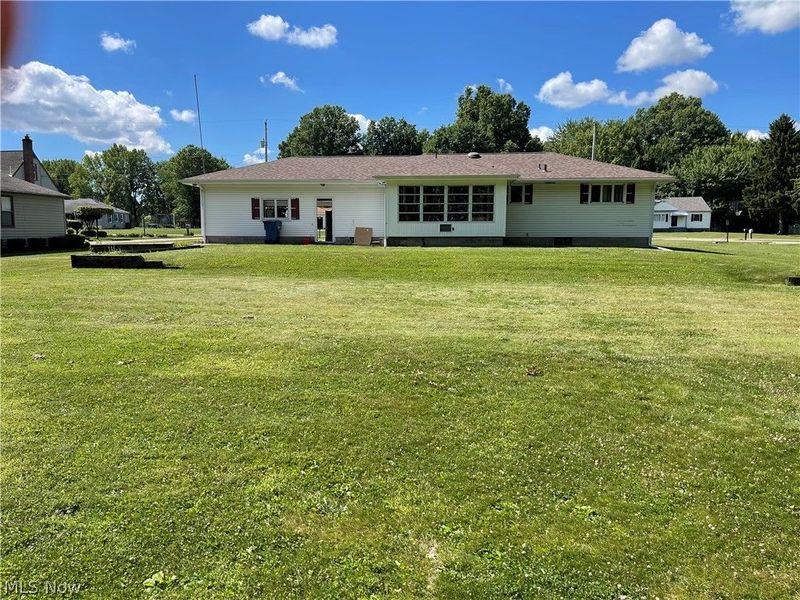 572 thomas Lane, Girard, OH 44420 Photo 4