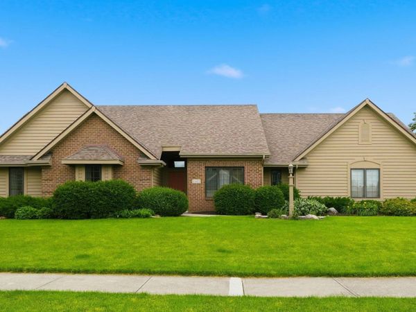 2425 Shore Oaks Pass Street, Fort Wayne, IN 46814