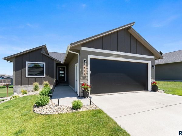 816 N Yankee Ave, Sioux Falls, SD 57110