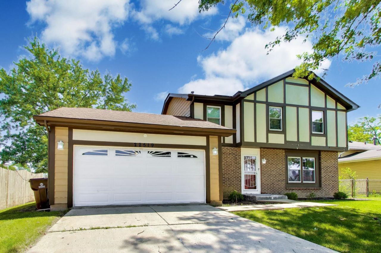 22519 Clarendon Avenue, Richton Park, IL 60471 Main Photo