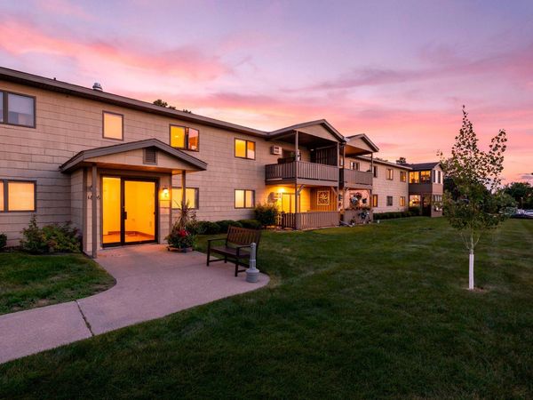 1806 Pioneer Road, Unit 113, Red Wing, MN 55066