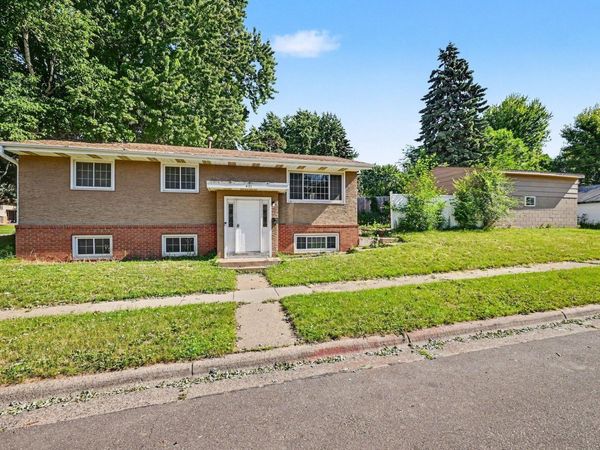 401 42nd Avenue NE, Minneapolis, MN 55421