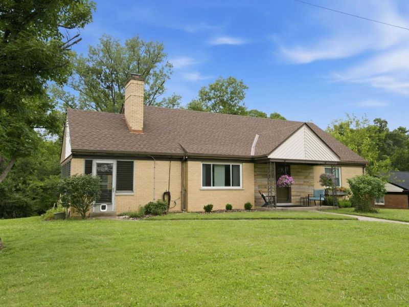 9401 Sherborn Drive, Springfield Twp., OH 45231 Photo 2