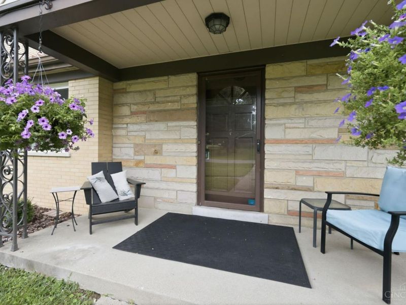 9401 Sherborn Drive, Springfield Twp., OH 45231 Photo 3