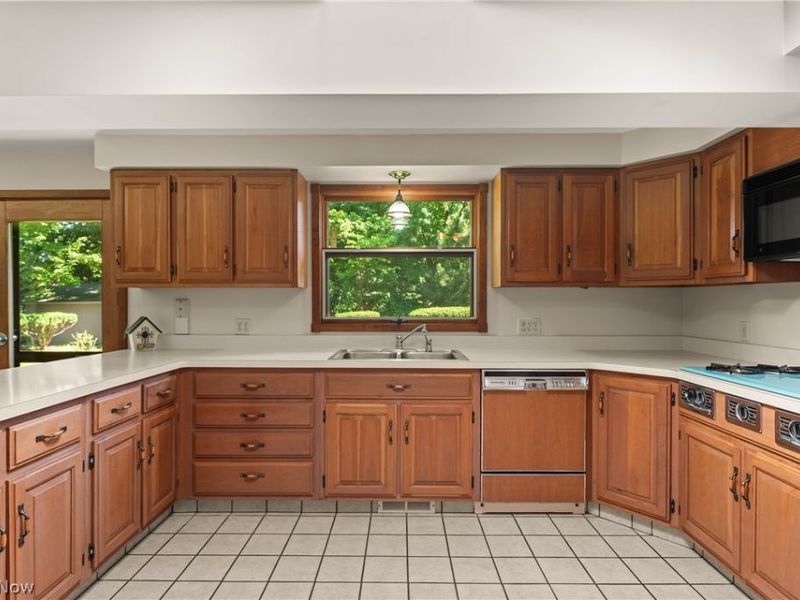 18930 Story Road, Rocky River, OH 44116 Photo 10