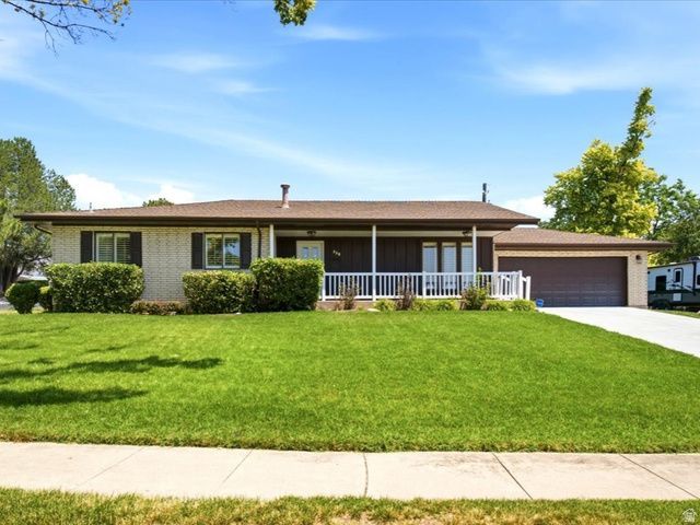 330 Pin Oak Ln W, Kaysville, UT 84037 Main Photo