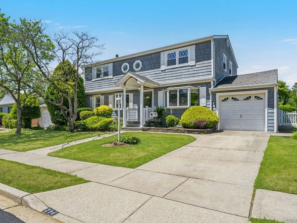 216 Gardner Avenue , Jericho, NY 11753
