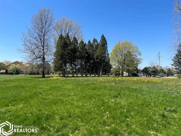 2005 N B Street, Fairfield, IA 52556