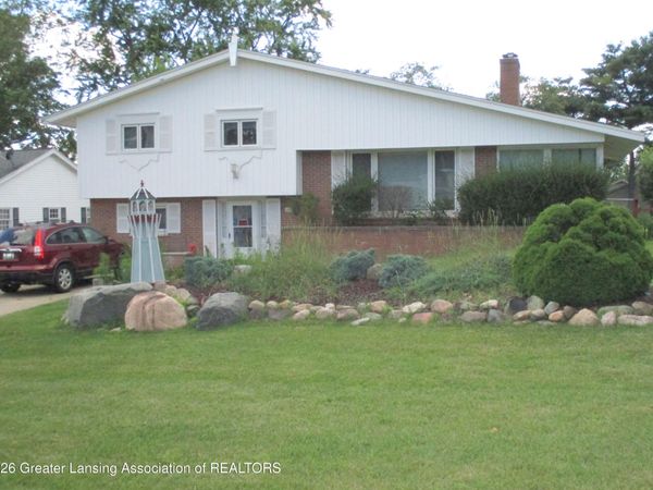 1122 S Clinton Street, Charlotte, MI 48813
