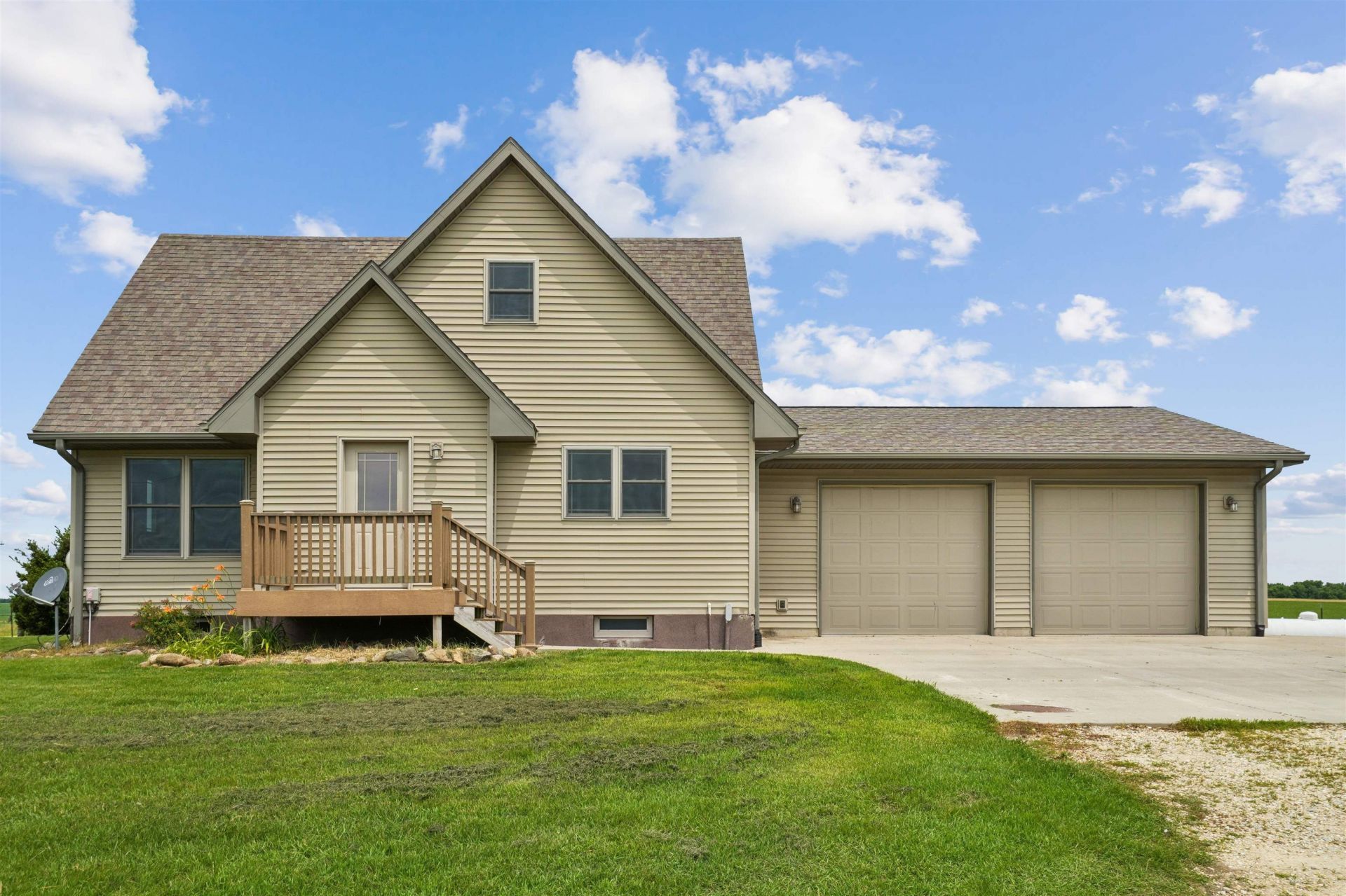 2388 260th Avenue, Delhi, IA 52223 Main Photo