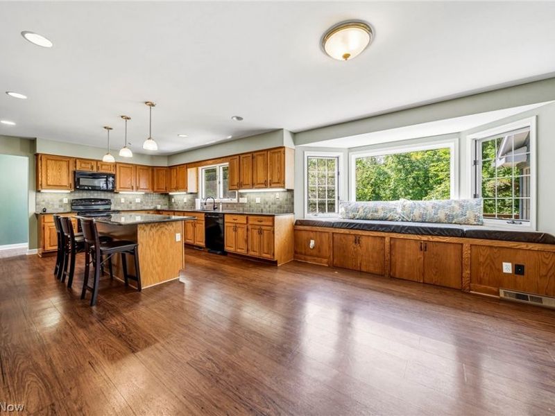 8325 Lincoln Drive, Chesterland, OH 44026 Photo 5