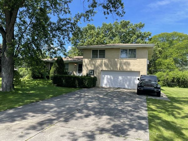 10 E Leon Lane , Prospect Heights, IL 60070